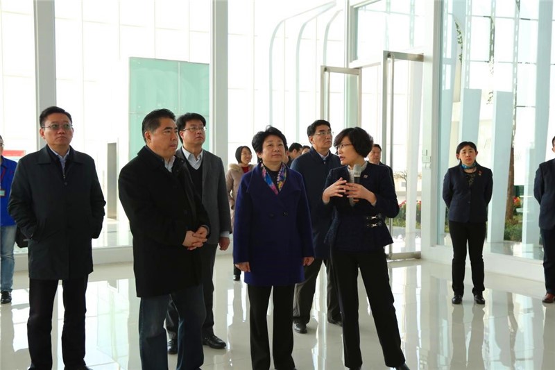常务副省长黄莉新赴28圈(NG)大舞台药业调研强调：将国药精髓发扬光大