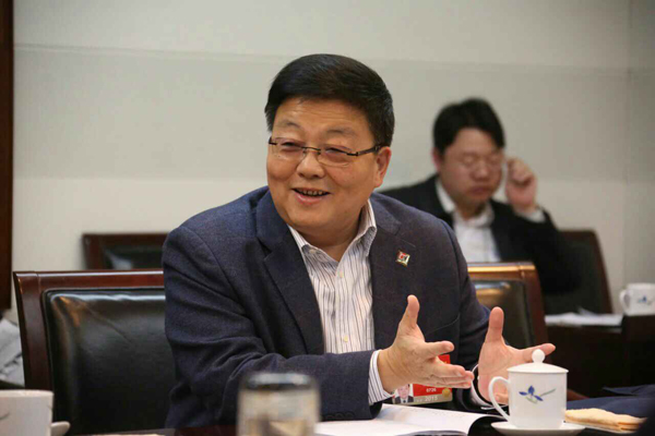 肖伟接受《人民日报》采访：进一步改进药品集中采购管理机制