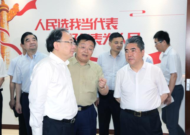 省人大常委会常务副主任李小敏一行 莅临28圈(NG)大舞台药业调研